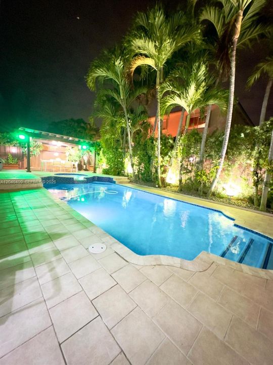 For Sale: $1,230,000 (5 beds, 3 baths, 2372 Square Feet)