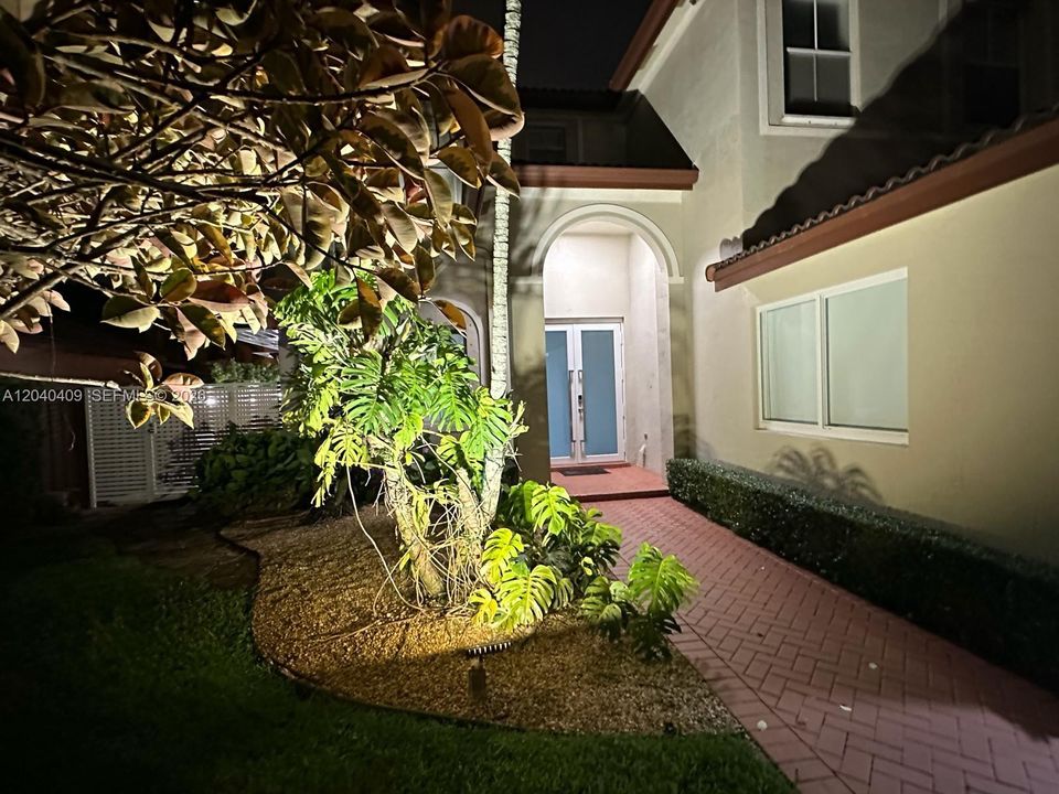 For Sale: $1,230,000 (5 beds, 3 baths, 2372 Square Feet)