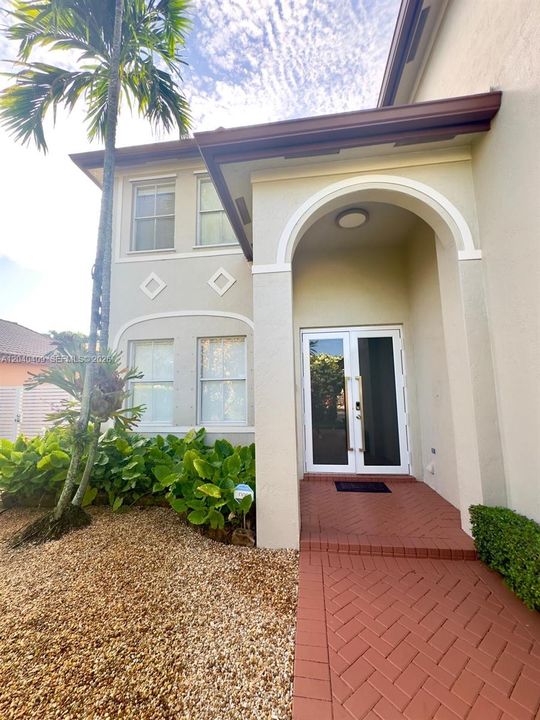 For Sale: $1,230,000 (5 beds, 3 baths, 2372 Square Feet)
