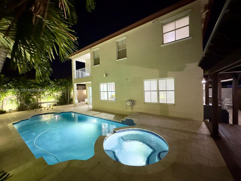 For Sale: $1,230,000 (5 beds, 3 baths, 2372 Square Feet)
