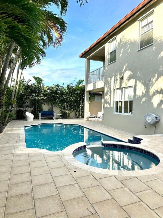 For Sale: $1,230,000 (5 beds, 3 baths, 2372 Square Feet)