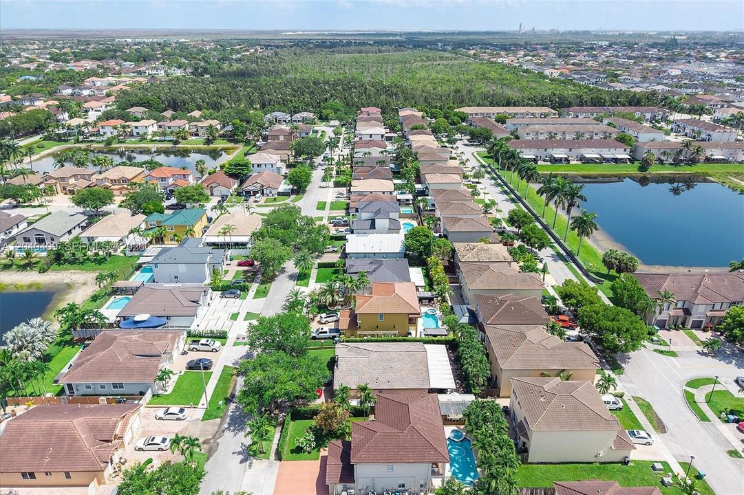 На продажу: $1,230,000 (5 спален, 3 ванн, 2372 Квадратных фут)