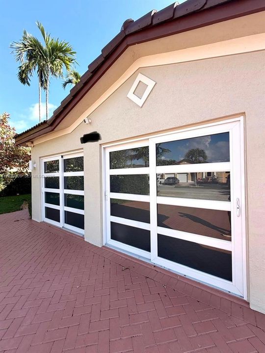 For Sale: $1,230,000 (5 beds, 3 baths, 2372 Square Feet)