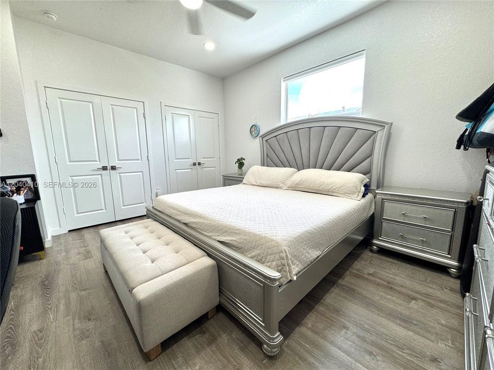For Rent: $2,400 (3 beds, 3 baths, 1272 Square Feet)