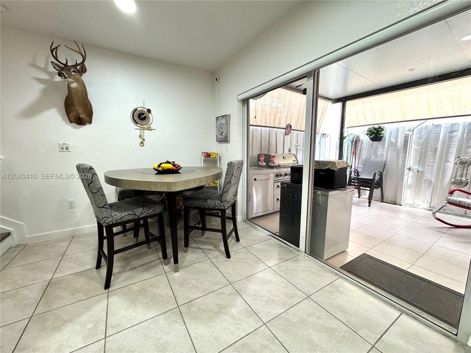 For Rent: $2,400 (3 beds, 3 baths, 1272 Square Feet)