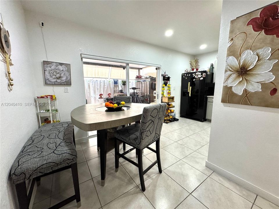 For Rent: $2,400 (3 beds, 3 baths, 1272 Square Feet)