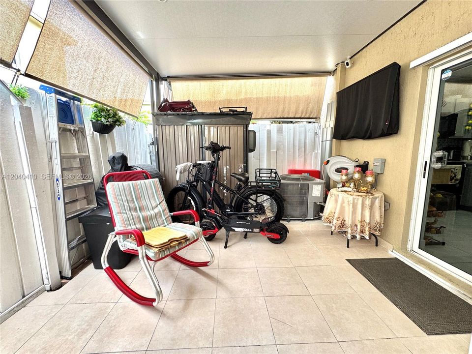 For Rent: $2,400 (3 beds, 3 baths, 1272 Square Feet)