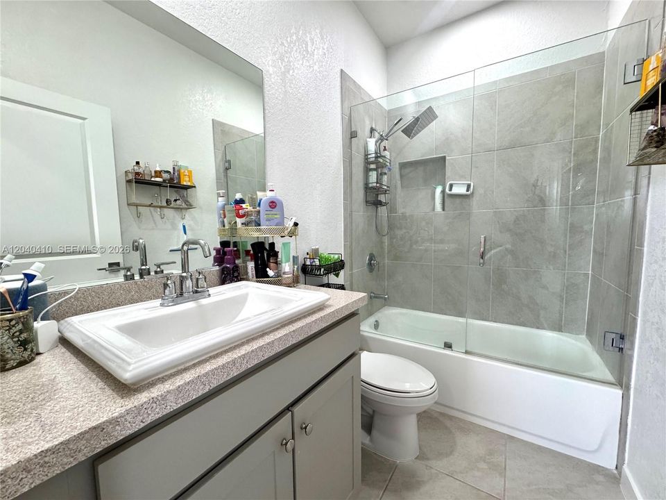For Rent: $2,400 (3 beds, 3 baths, 1272 Square Feet)