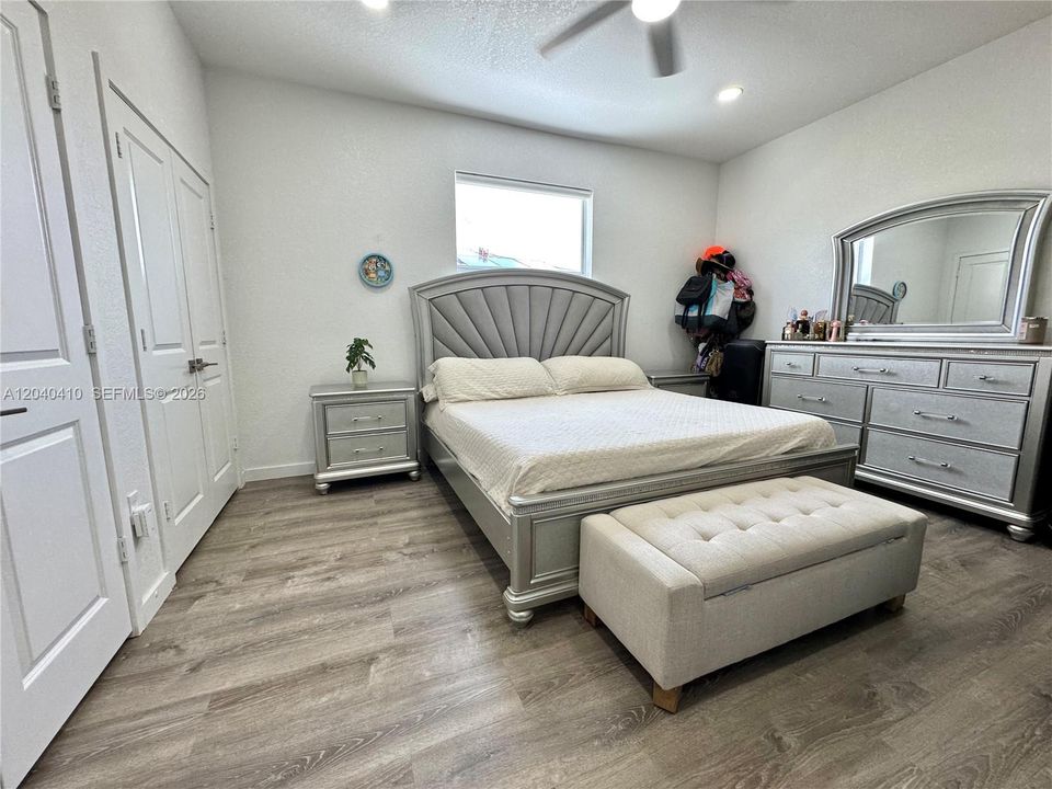 For Rent: $2,400 (3 beds, 3 baths, 1272 Square Feet)