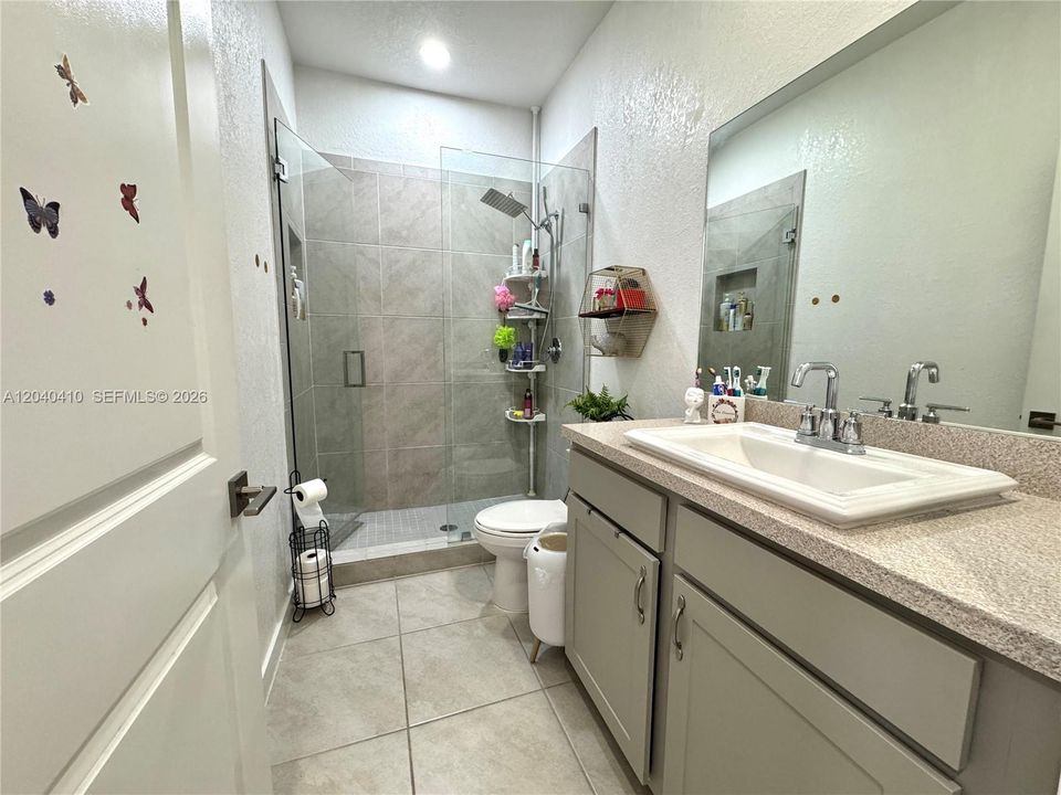 For Rent: $2,400 (3 beds, 3 baths, 1272 Square Feet)