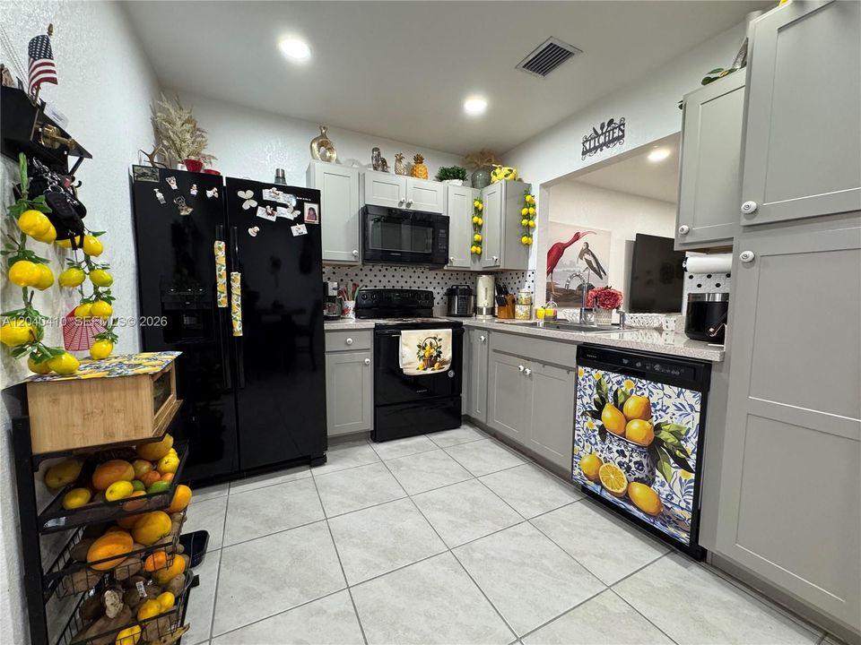 For Rent: $2,400 (3 beds, 3 baths, 1272 Square Feet)