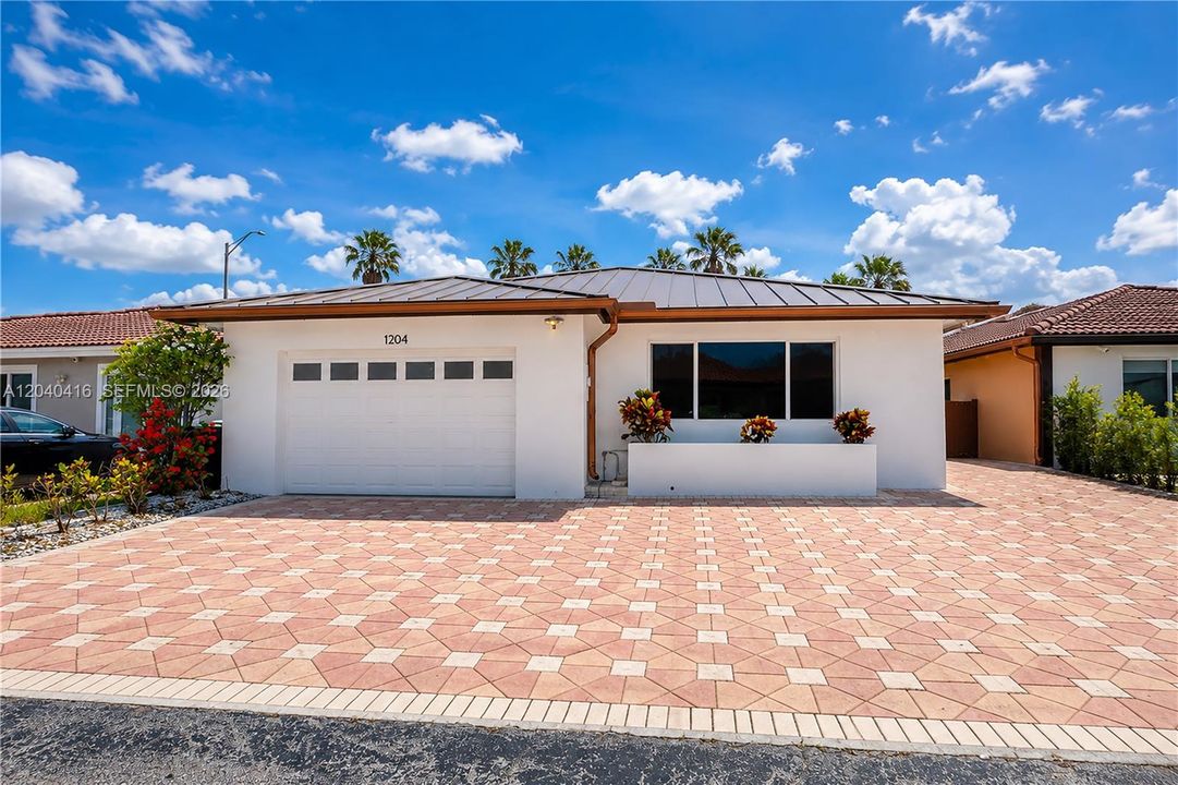 For Sale: $735,000 (4 beds, 2 baths, 1796 Square Feet)