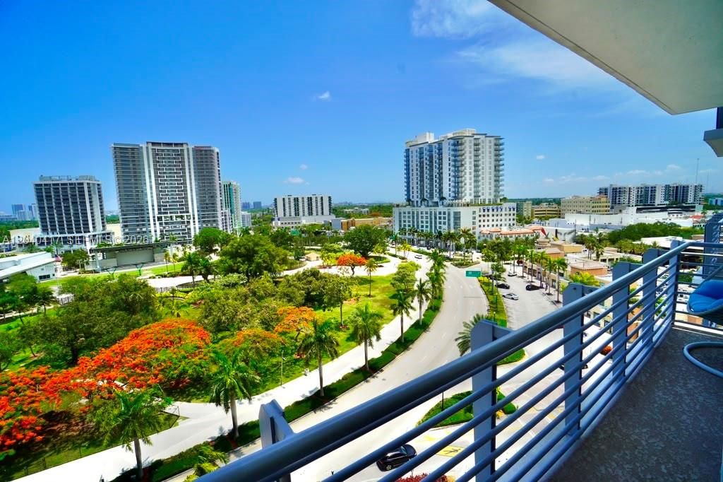 For Rent: $2,400 (1 beds, 1 baths, 939 Square Feet)