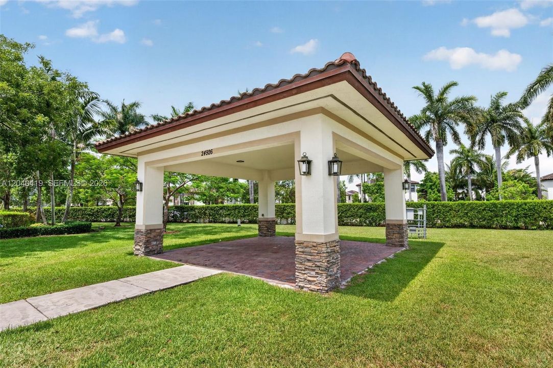 For Sale: $415,000 (3 beds, 2 baths, 1659 Square Feet)