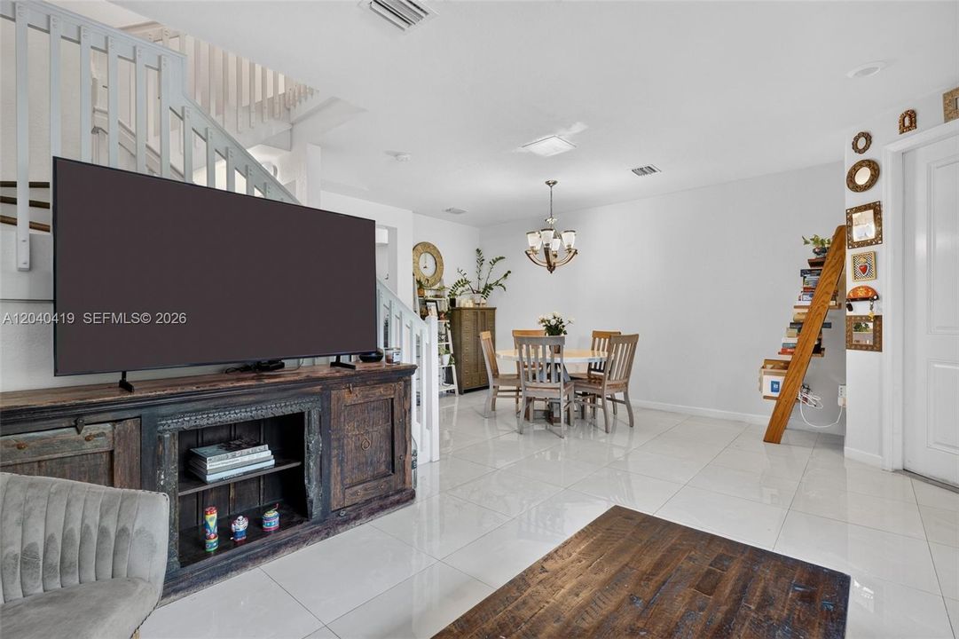 For Sale: $415,000 (3 beds, 2 baths, 1659 Square Feet)