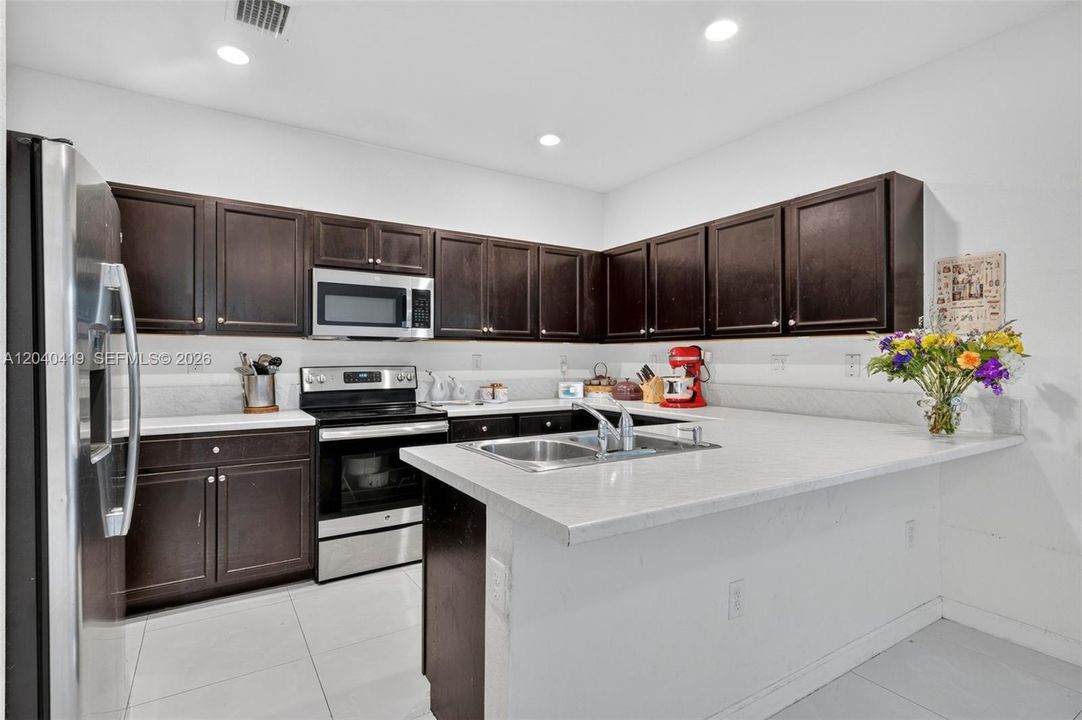 For Sale: $415,000 (3 beds, 2 baths, 1659 Square Feet)