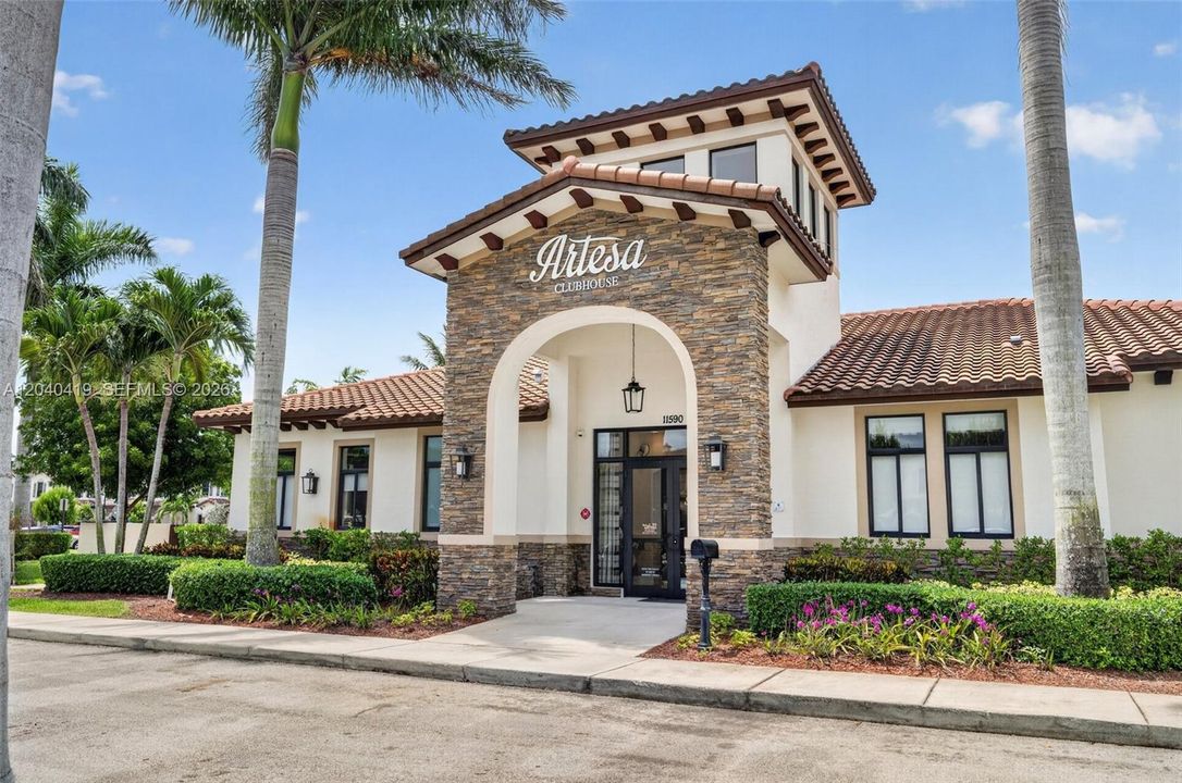 For Sale: $415,000 (3 beds, 2 baths, 1659 Square Feet)