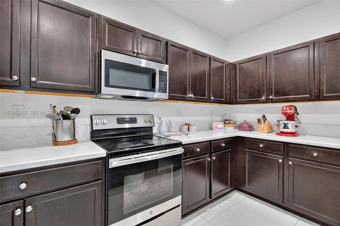 For Sale: $415,000 (3 beds, 2 baths, 1659 Square Feet)