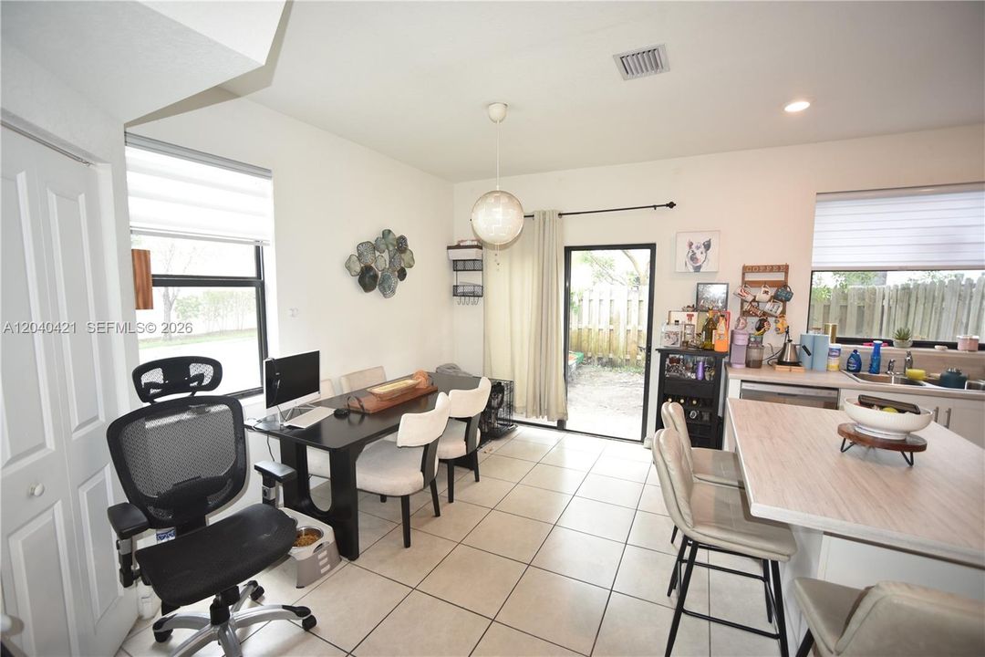 For Sale: $465,000 (3 beds, 3 baths, 1320 Square Feet)