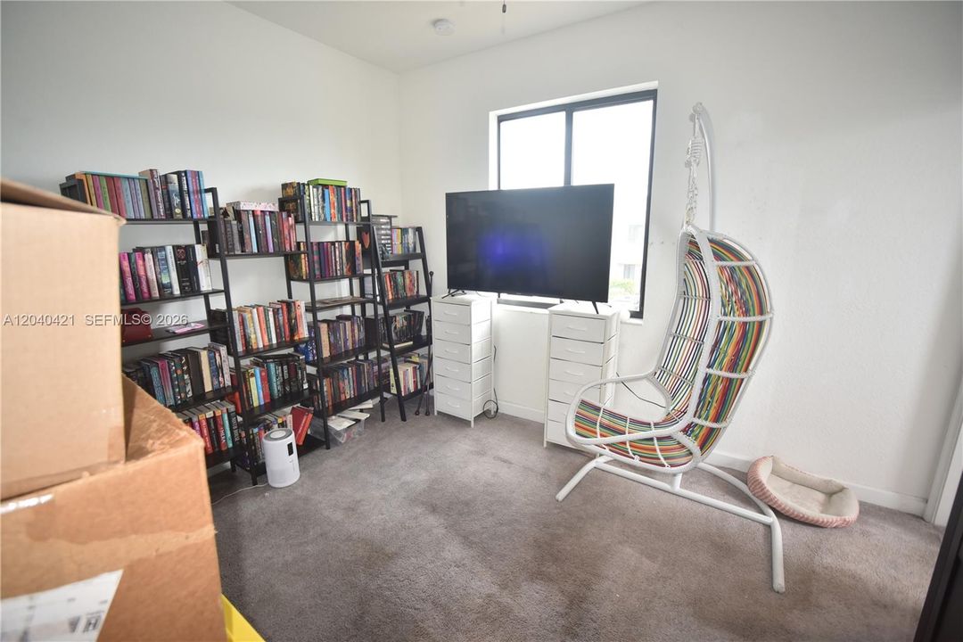For Sale: $465,000 (3 beds, 3 baths, 1320 Square Feet)