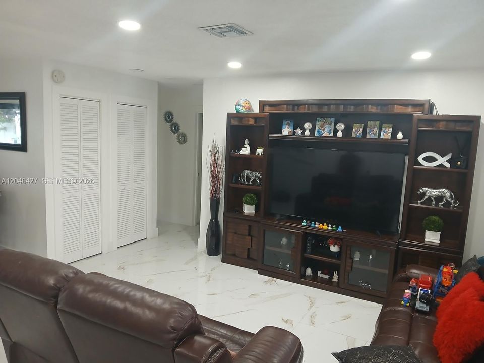 En Venta: $490,000 (3 camas, 2 baños, 1250 Pies cuadrados)