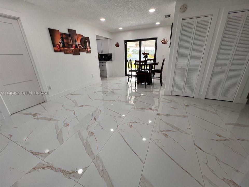 En Venta: $490,000 (3 camas, 2 baños, 1250 Pies cuadrados)
