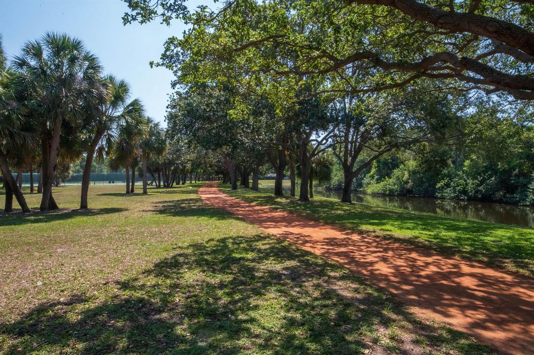 4401 Water Oak Ct-43