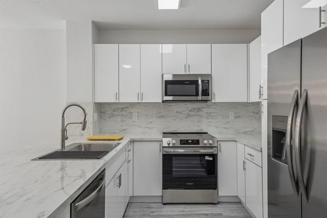 11-web-or-mls-Saint Tropez Ln-S1706-011