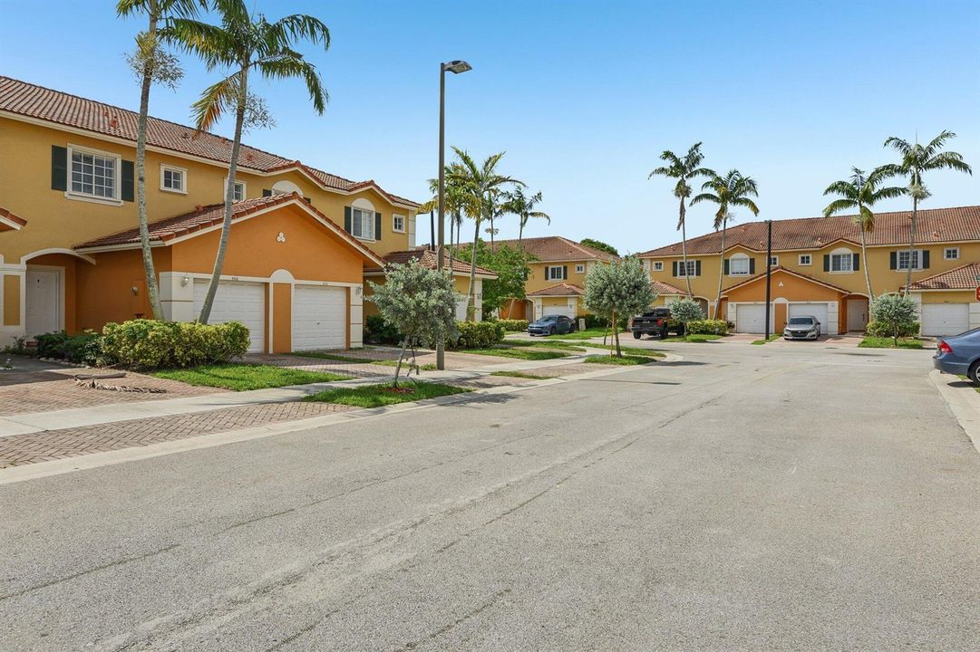 3-web-or-mls-Saint Tropez Ln-S1706-003