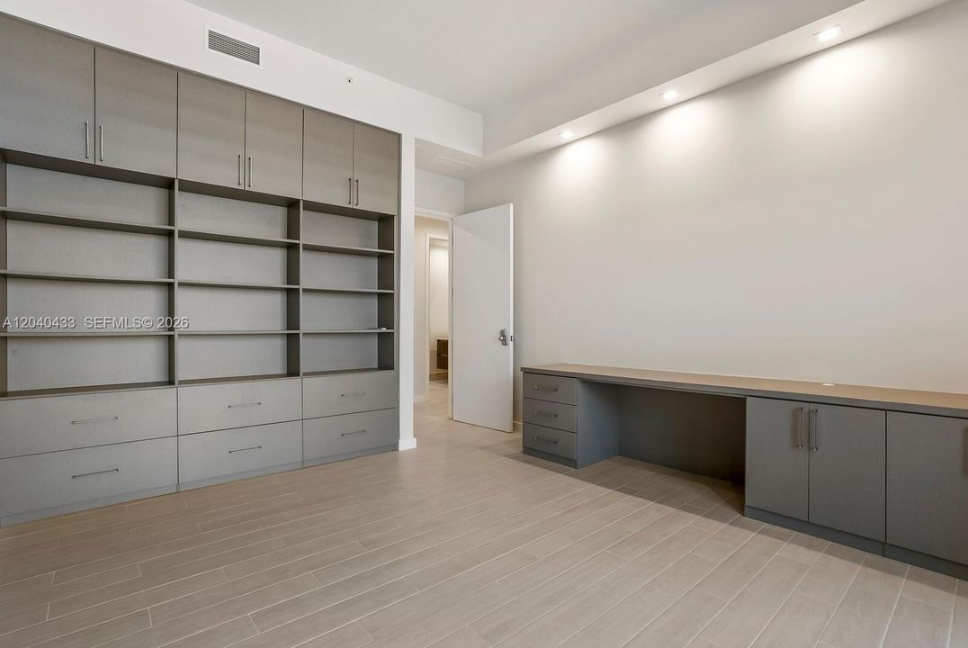 For Sale: $2,700,000 (3 beds, 3 baths, 2504 Square Feet)