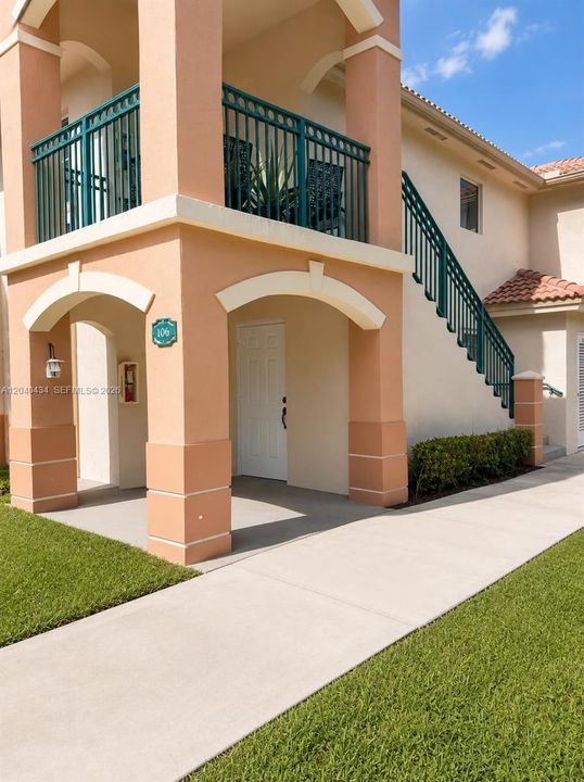 For Rent: $2,300 (3 beds, 2 baths, 1099 Square Feet)