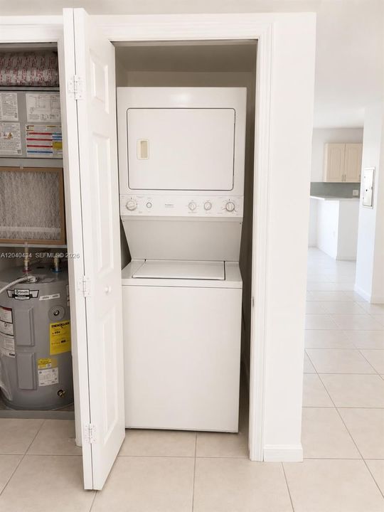 For Rent: $2,300 (3 beds, 2 baths, 1099 Square Feet)