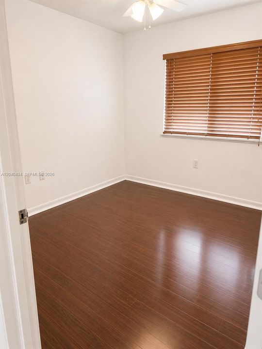 For Rent: $2,300 (3 beds, 2 baths, 1099 Square Feet)
