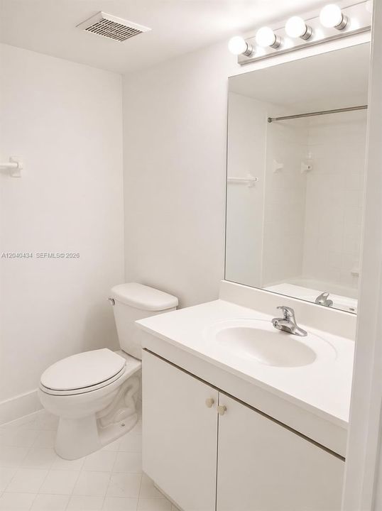 For Rent: $2,300 (3 beds, 2 baths, 1099 Square Feet)