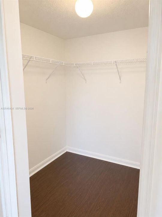 For Rent: $2,300 (3 beds, 2 baths, 1099 Square Feet)