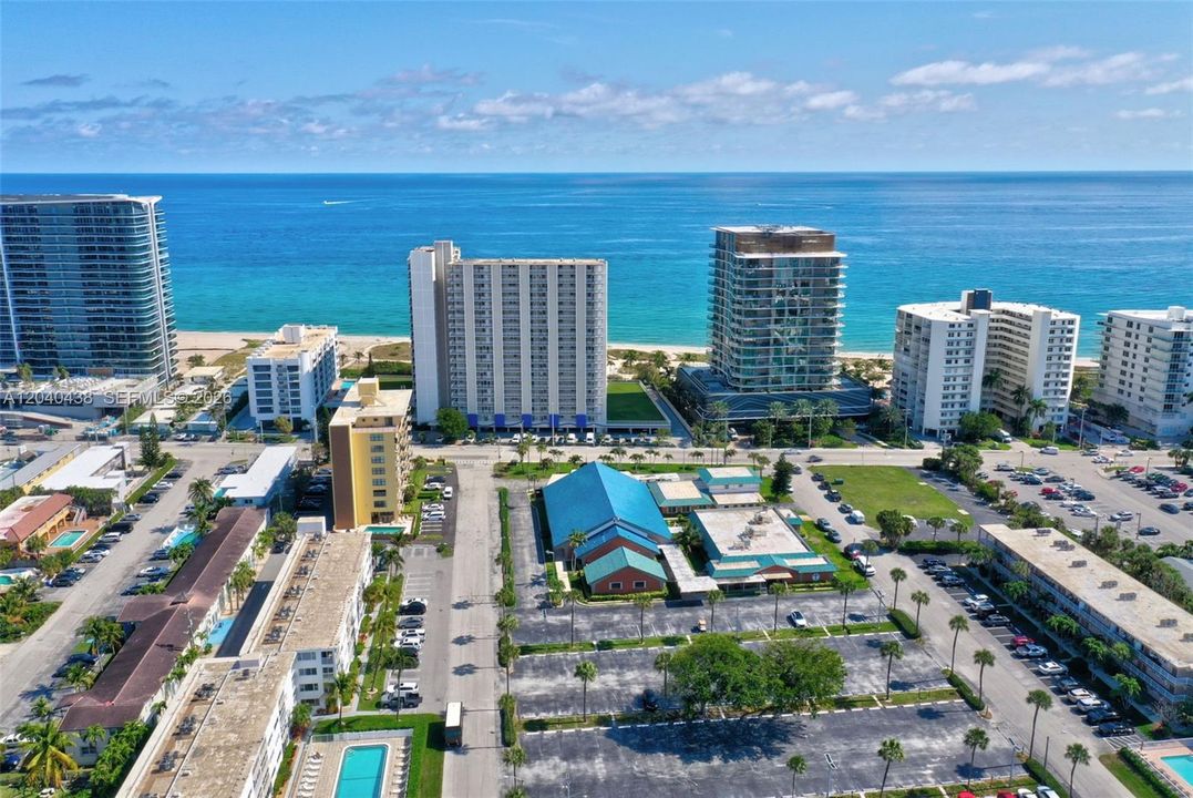 En Venta: $309,900 (2 camas, 2 baños, 1100 Pies cuadrados)