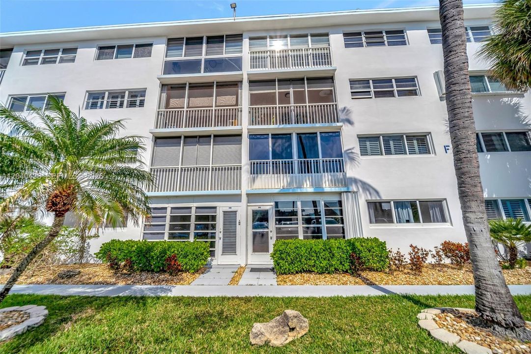 En Venta: $309,900 (2 camas, 2 baños, 1100 Pies cuadrados)