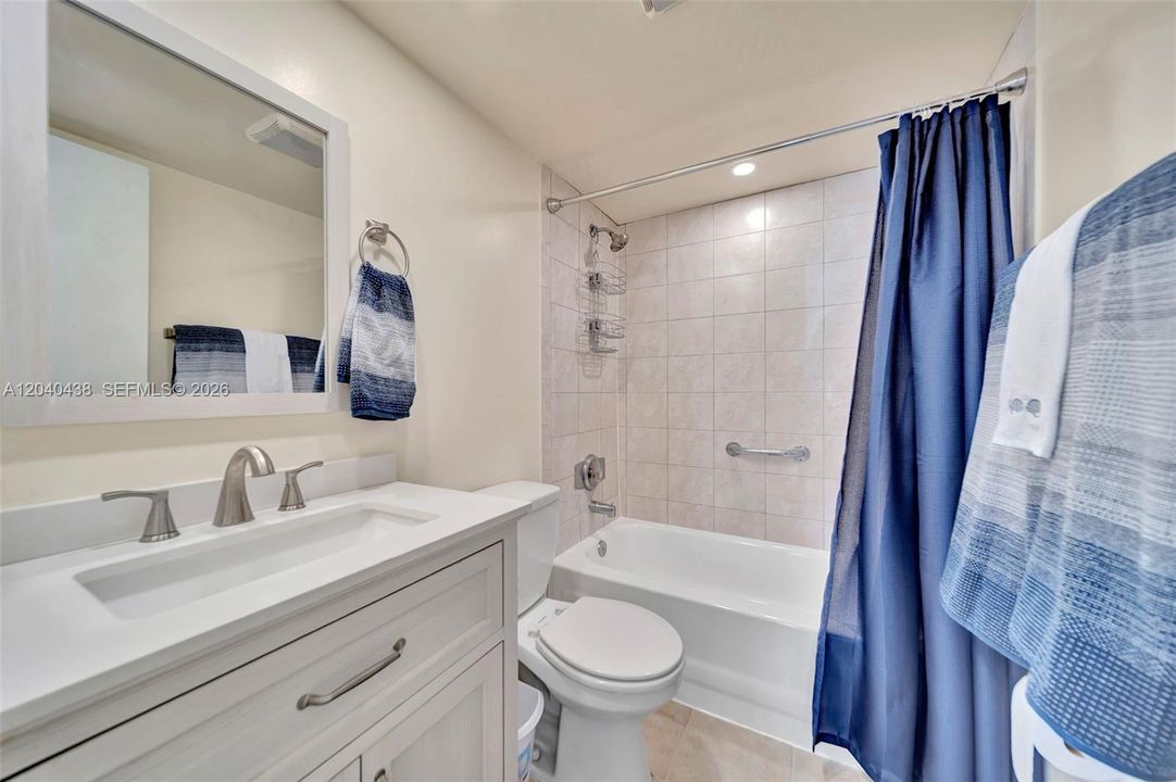 En Venta: $309,900 (2 camas, 2 baños, 1100 Pies cuadrados)