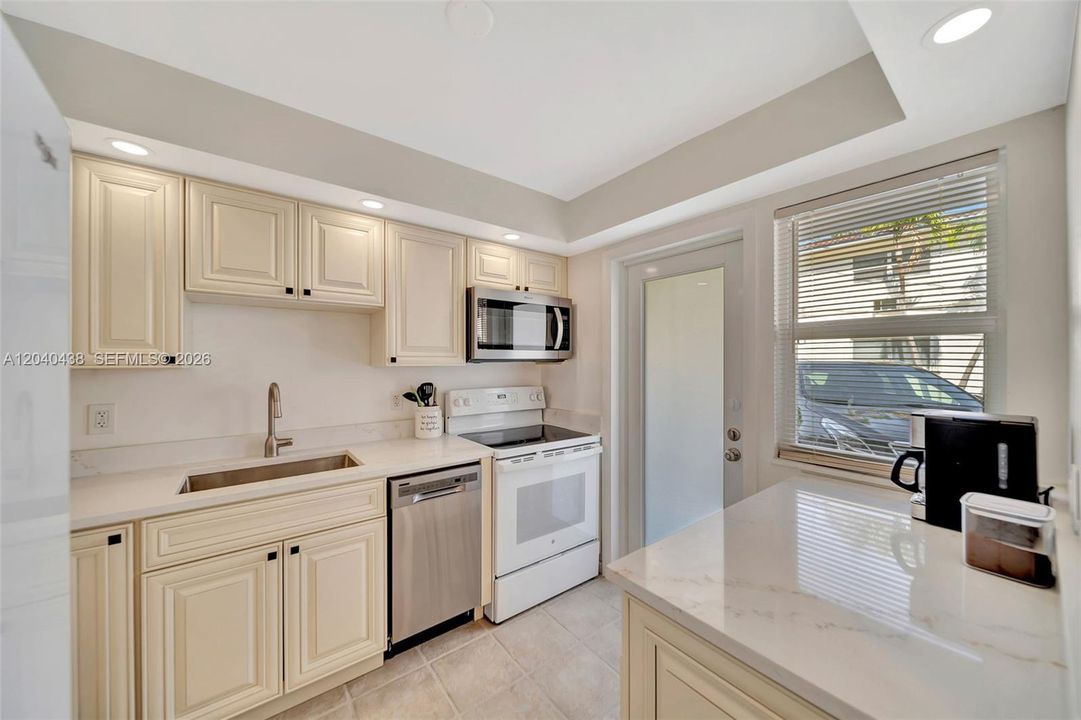 En Venta: $309,900 (2 camas, 2 baños, 1100 Pies cuadrados)