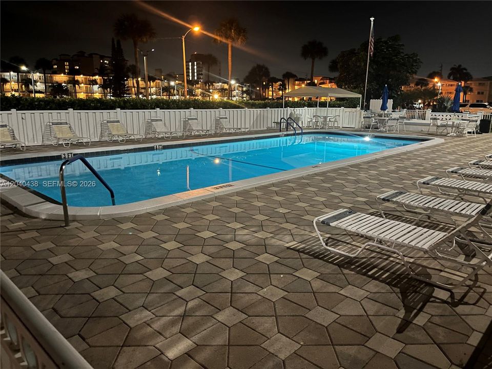 En Venta: $309,900 (2 camas, 2 baños, 1100 Pies cuadrados)