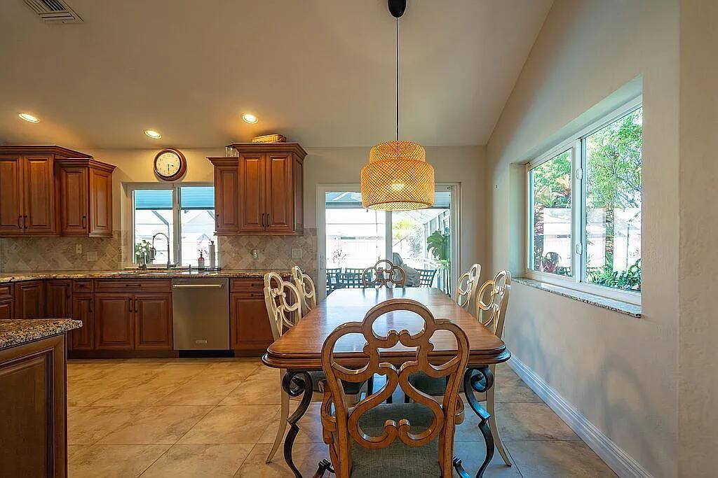 a6c1b666bd0d9d27e2c75ab0894c7a47-uncropp