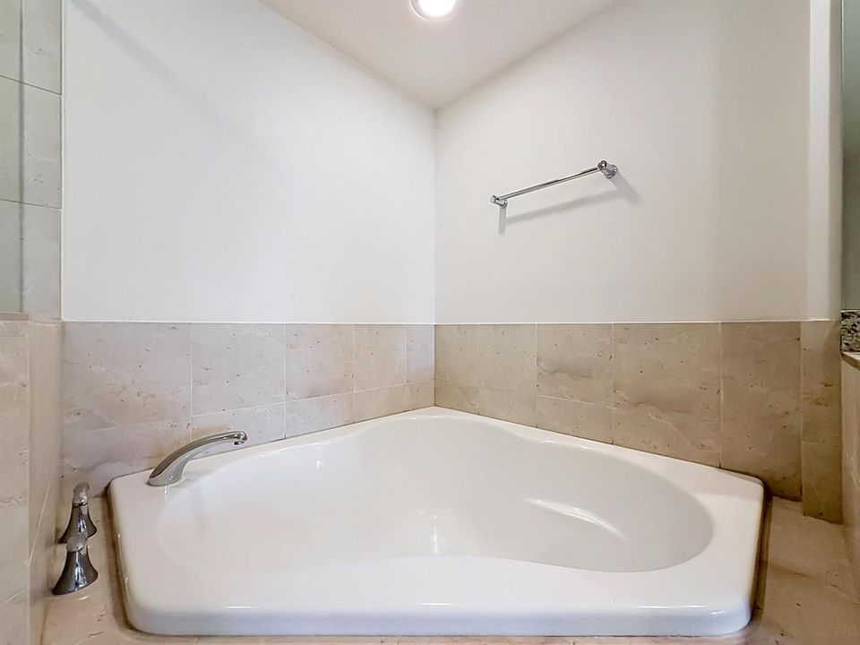 610 W Las Olas Boulevard #1819-45
