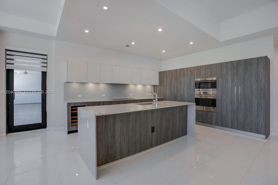 For Rent: $15,000 (3 beds, 3 baths, 2504 Square Feet)