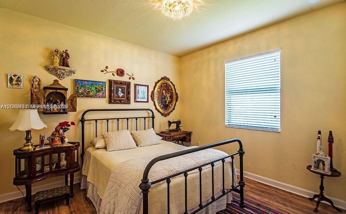 For Rent: $4,850 (5 beds, 3 baths, 2589 Square Feet)