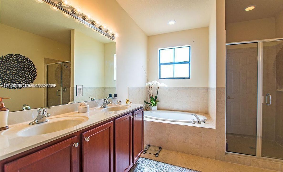 For Rent: $4,850 (5 beds, 3 baths, 2589 Square Feet)