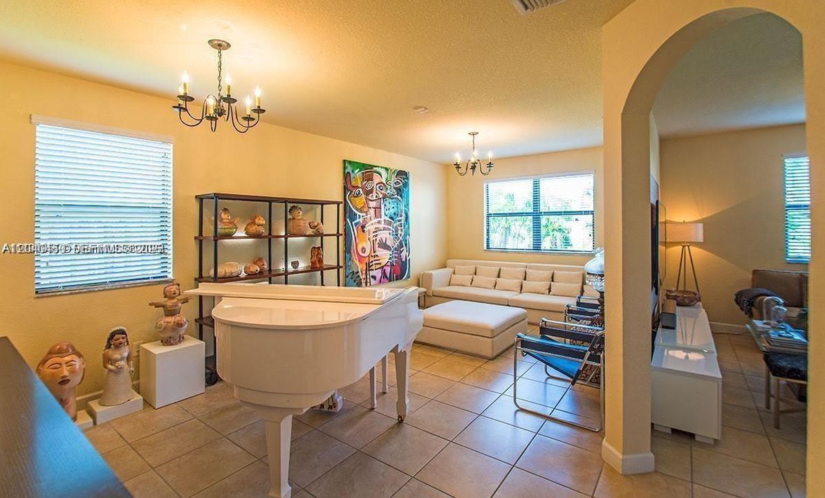 For Rent: $4,850 (5 beds, 3 baths, 2589 Square Feet)