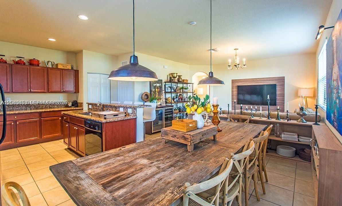 For Rent: $4,850 (5 beds, 3 baths, 2589 Square Feet)