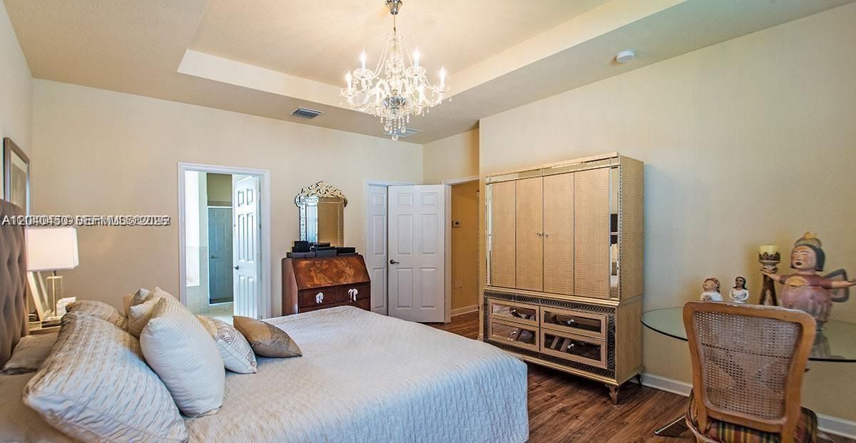 For Rent: $4,850 (5 beds, 3 baths, 2589 Square Feet)