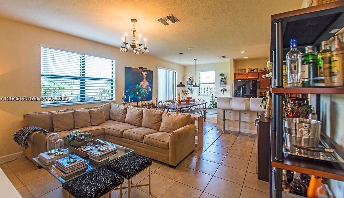 For Rent: $4,850 (5 beds, 3 baths, 2589 Square Feet)