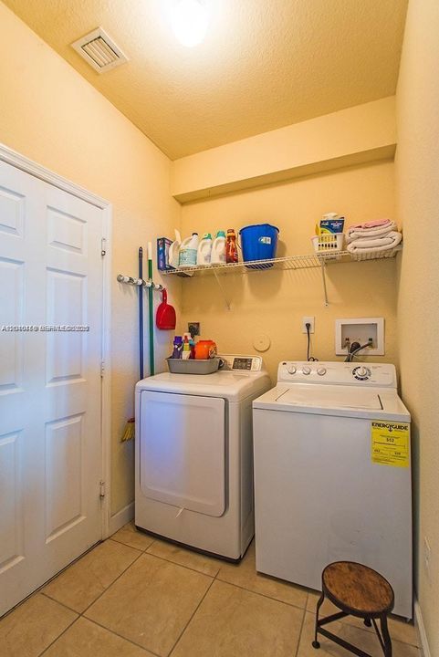 For Rent: $4,850 (5 beds, 3 baths, 2589 Square Feet)